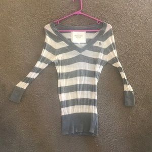 Abercrombie and Fitch mid-length sleeve sweater